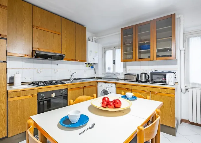 Guesthost - Sant'ambrogio - Your Hideaway Appartement *
