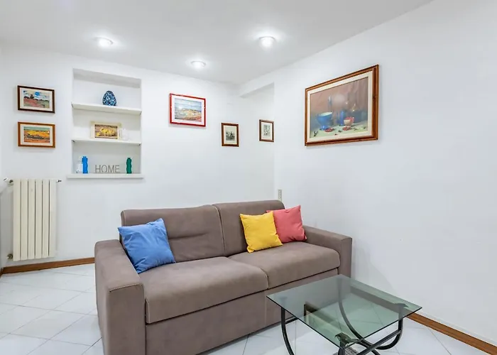 Guesthost - Sant'ambrogio - Your Hideaway Appartement *