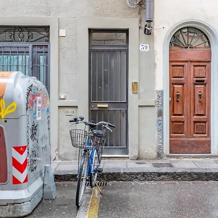 Sant'ambrogio Apt: Your Hideaway