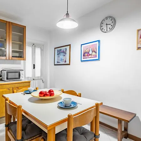 Sant'ambrogio Apt: Your Hideaway Apartment *