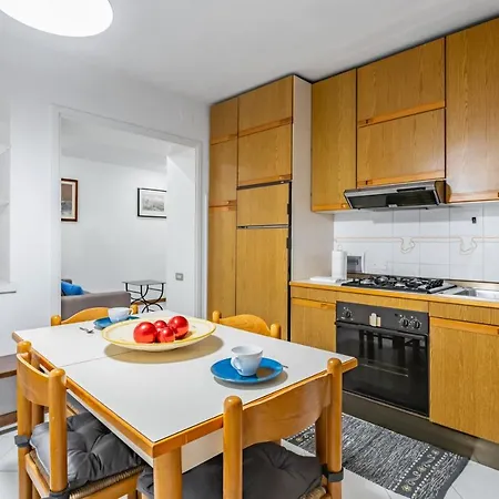 Apartment Sant'ambrogio Apt: Your Hideaway